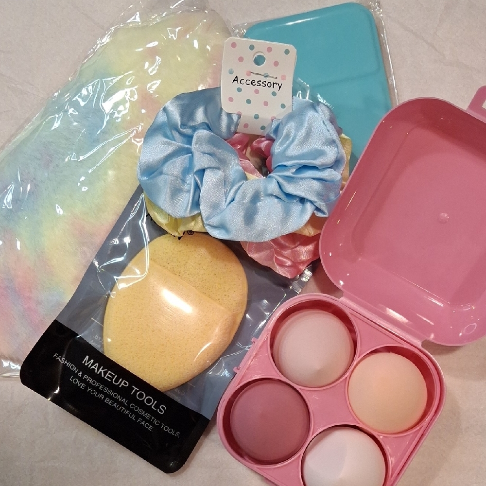Colorful Makeup Accessory Set - Picture 1 of 6